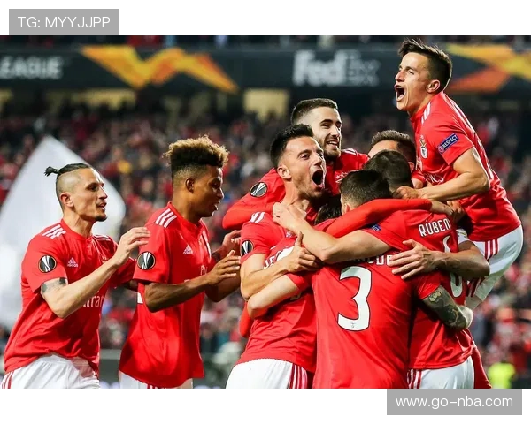 欧冠4轮后本菲卡与阿贾克斯0分垫底，晋级希望渺茫