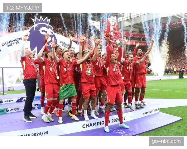 现场直击：门兴格拉德巴赫球迷在主场高歌，为球队成功的防守转换喝彩